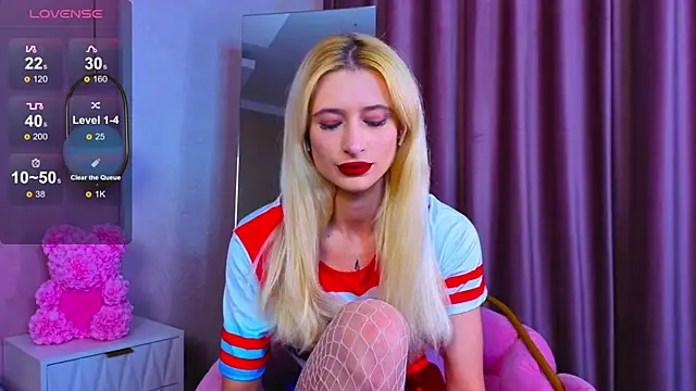 Monica Leen online show from October 31, 6:39 am