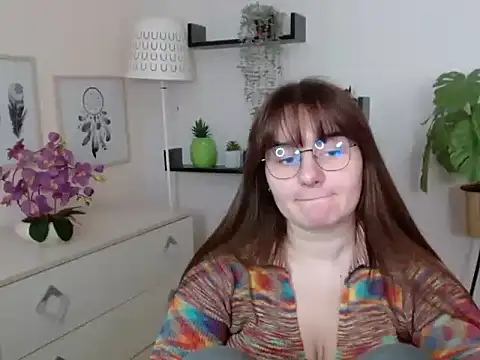 Julie Diamond online show from November 28, 1:47 pm