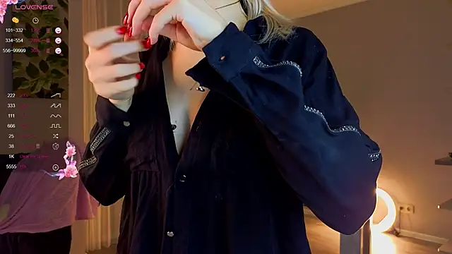 NyxaThorn online show from December 1, 2:53 pm