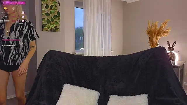 NyxaThorn online show from October 10, 2:33 pm