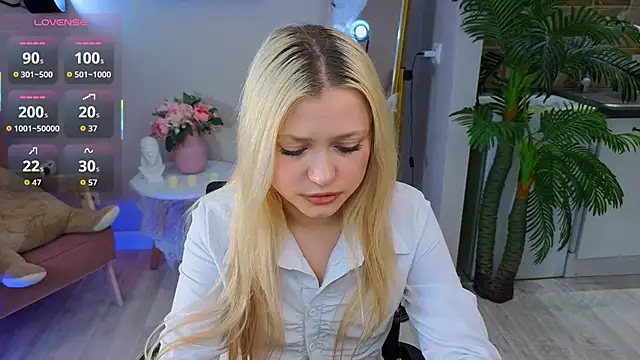 Millie Vanillies online show from October 24, 9:11 pm