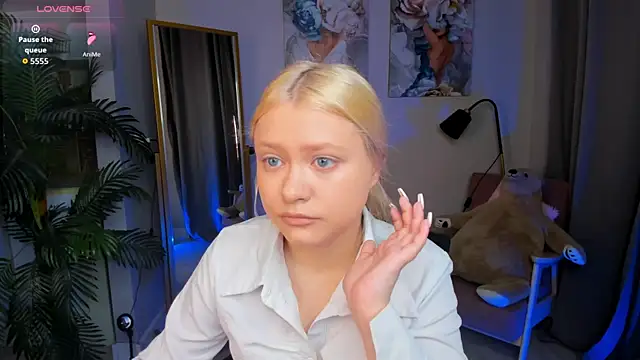 Millie Vanillies online show from September 10, 3:01 pm