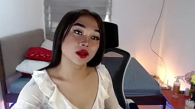 SultryCyraFoxmore online show from September 14, 1:36 am