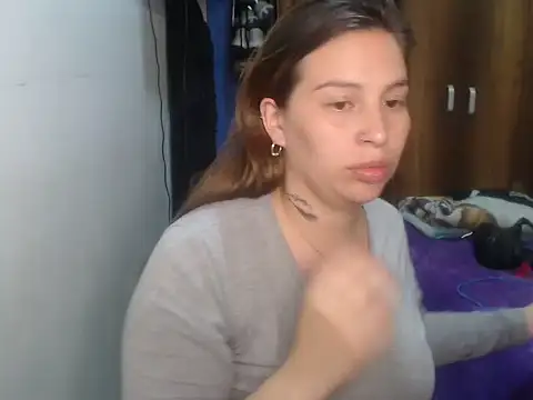 cloequeen15 online show from March 13, 12:45 am