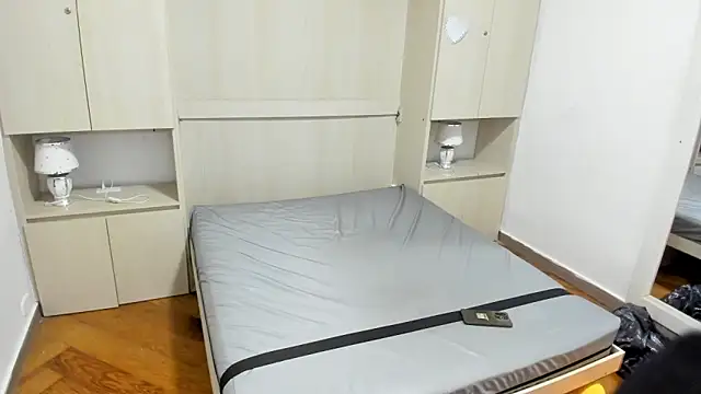 LilyWhitney online show from March 19, 4:06 am