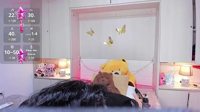 LilyWhitney online show from March 18, 4:06 am