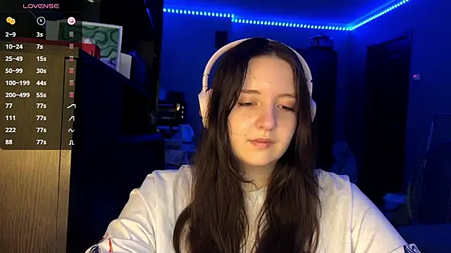 LauretteRagar online show from October 6, 6:12 pm