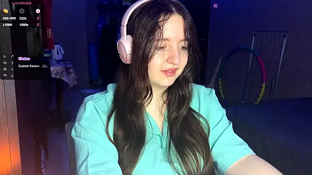 LauretteRagar online show from November 6, 6:03 pm