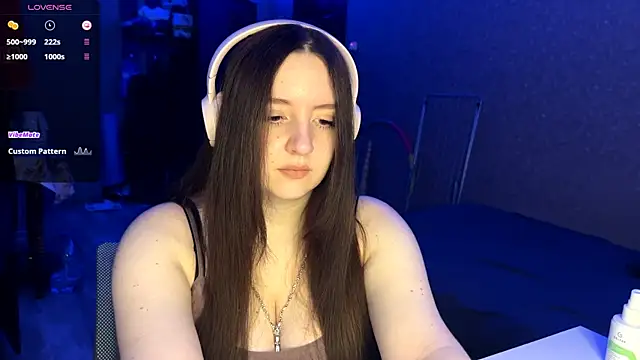 LauretteRagar online show from December 1, 6:32 pm