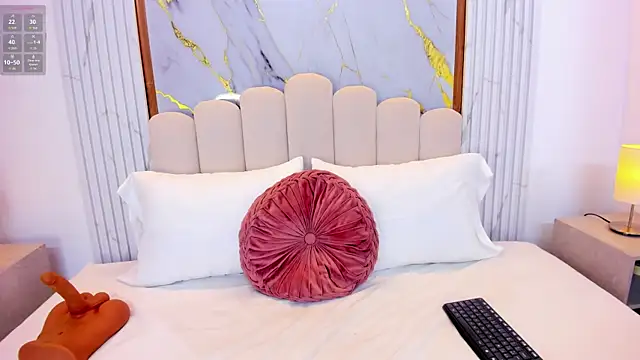 isabel sofiaa online show from October 15, 4:59 am