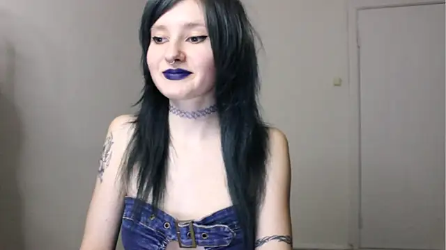 midnightsiren777 online show from November 4, 9:20 pm