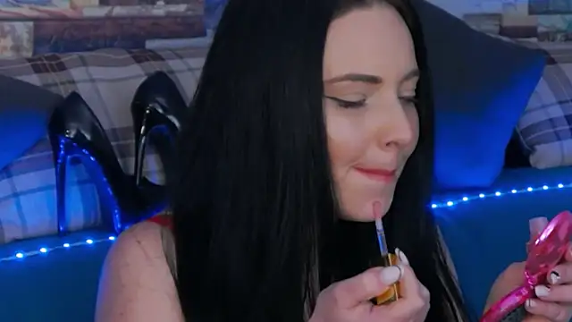 GrayLunna online show from February 16, 8:14 am