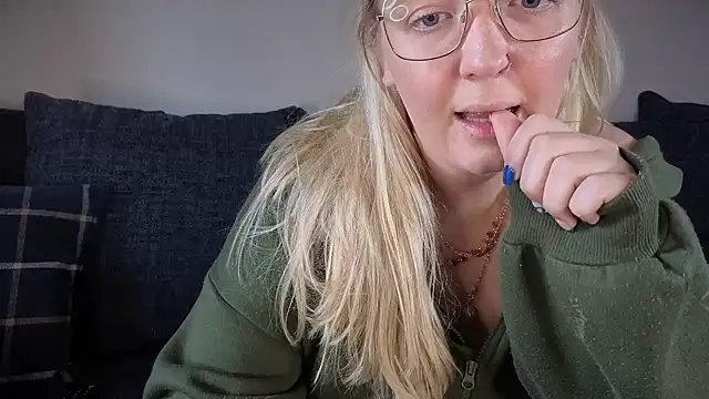 Daisyxoxo  online show from November 4, 9:58 am