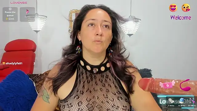 naughty milf esmeralda online show from April 22, 2:52 am