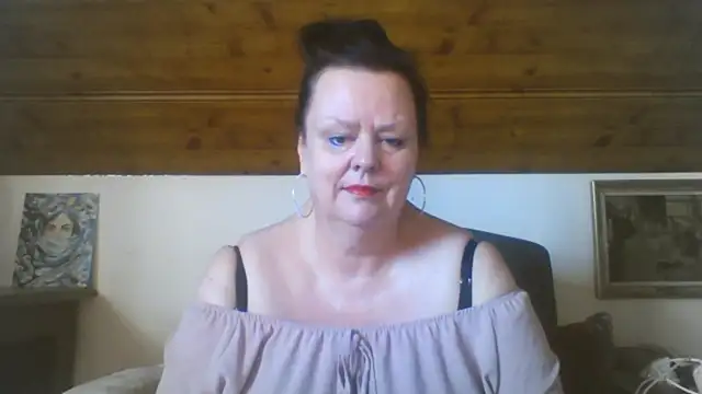 TiffanyMature online show from April 15, 6:14 am