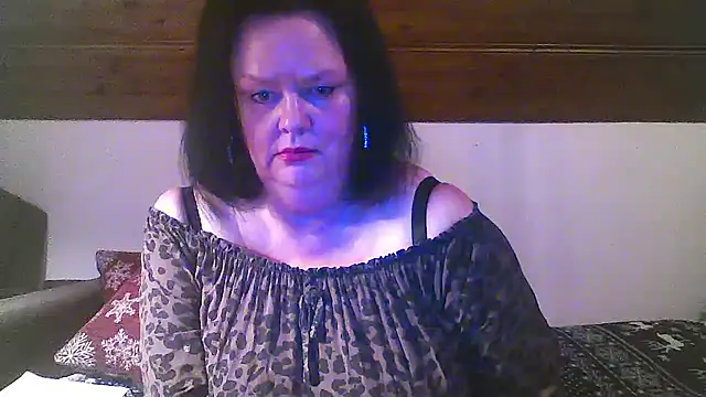 TiffanyMature online show from December 22, 9:40 pm