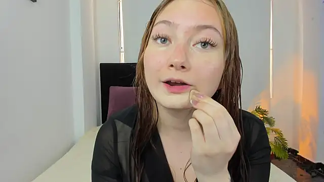 LunaVelvet777 online show from September 10, 5:35 pm