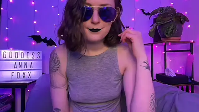 mistressannafoxx online show from December 16, 10:37 pm