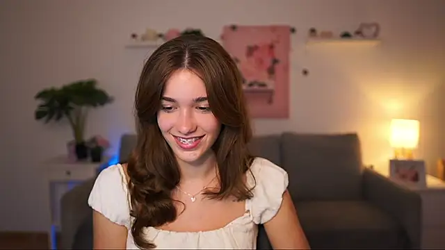 kissie cat online show from September 19, 1:10 pm