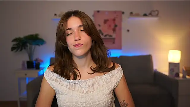 kissie cat online show from October 3, 1:27 pm