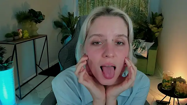 BethanyCloud online show from October 15, 5:32 am