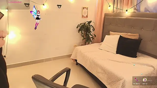 Seraphyne666 online show from November 5, 7:30 pm