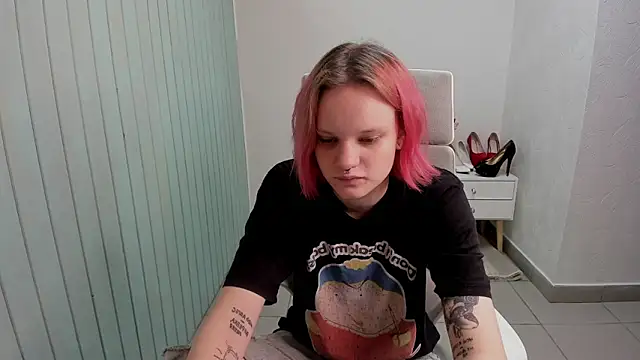 Elieiza xo online show from September 19, 4:00 am