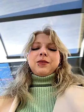 EveLittleSinner online show from October 8, 9:24 am