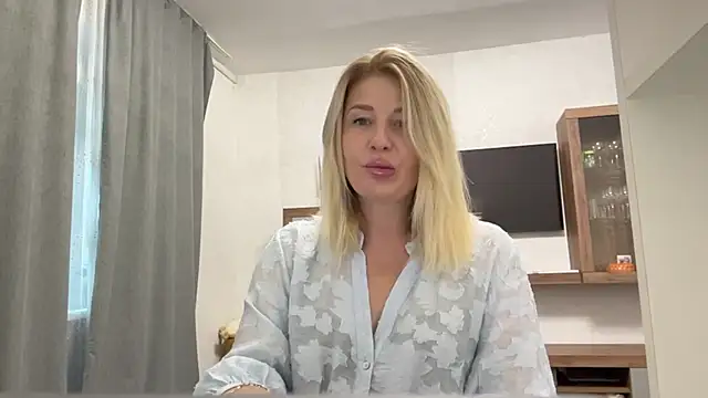 Blondie xoxoxo online show from October 1, 9:14 am