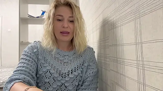 Blondie xoxoxo online show from September 17, 9:18 am