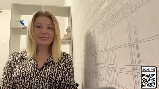 Blondie xoxoxo online show from October 14, 7:00 am