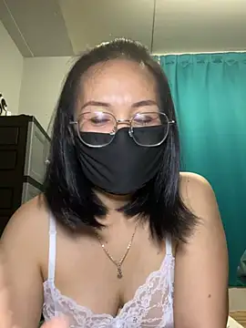 melyiaaa online show from March 24, 2:55 pm