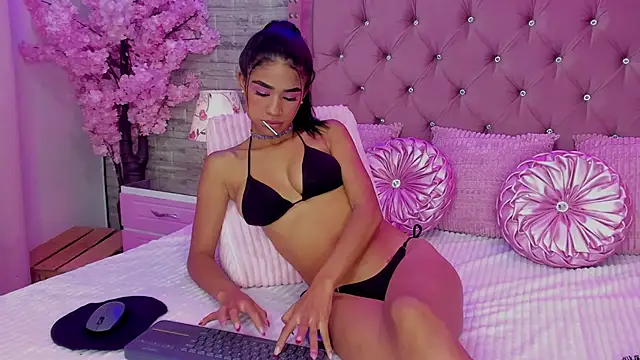 ZaryJonnes online show from October 9, 8:24 pm