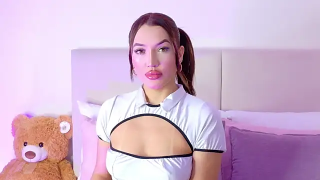 Bella-taylorr online show from October 6, 1:28 pm