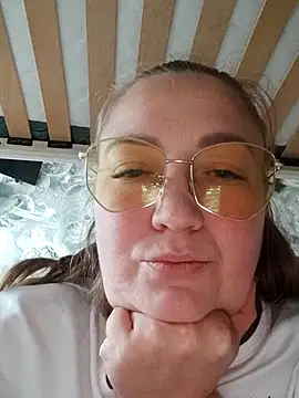 Kiss Eva online show from November 2, 1:36 pm