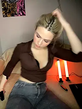 April Purr online show from November 5, 12:54 pm