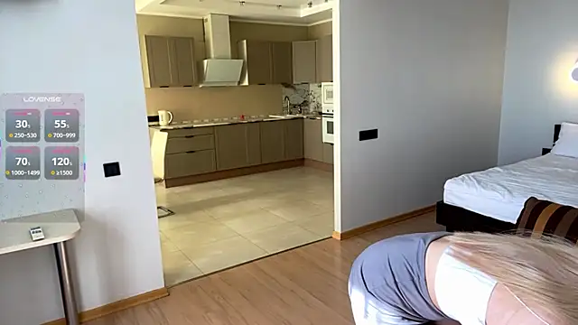 DestinyTurner online show from October 4, 7:14 am