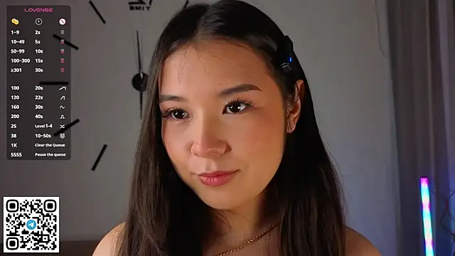 AlberthaEscue online show from October 11, 4:39 am