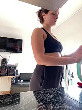 Danielaeliana online show from April 11, 7:17 pm