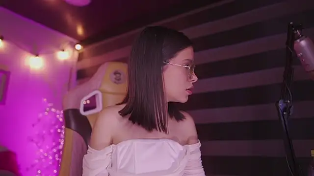 Lana Dreams  online show from November 19, 10:32 pm