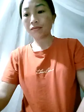 lucybaby00 online show from April 16, 10:45 pm