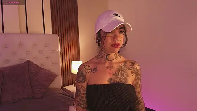 ViolettaAlemida online show from January 13, 1:04 pm