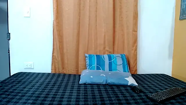 skinnyverus18 online show from March 10, 6:34 pm