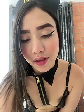 SaraWagner  online show from April 6, 2:44 am