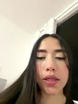 SaraWagner  online show from December 15, 3:45 am