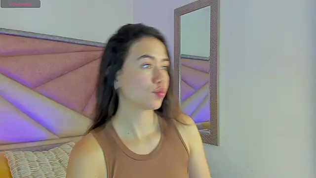 SaraWagner  online show from April 18, 12:24 am