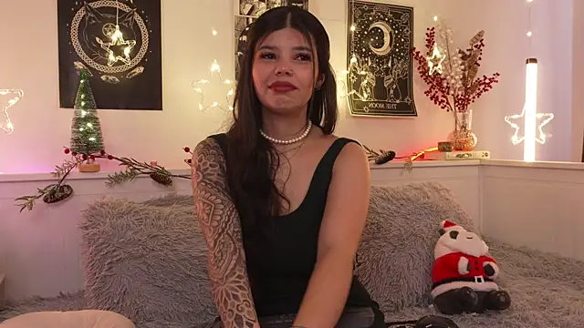 sophieee art online show from December 16, 8:37 pm