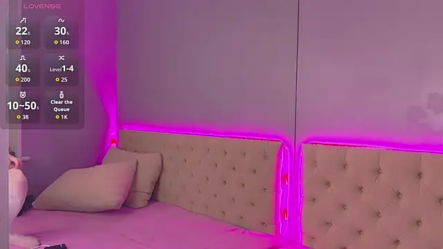 TheodoreMcLovin online show from October 9, 4:33 pm