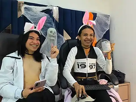 Aisha hotts777 online show from November 1, 2:59 am