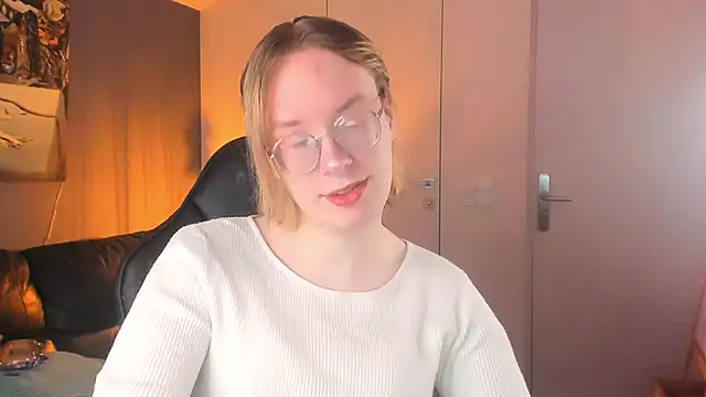 Amanda Butlerr online show from October 11, 9:25 am